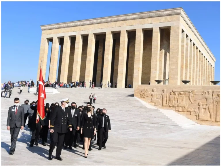 Anıtkabir ve tören alanının eski sitede kullanılan görünümü